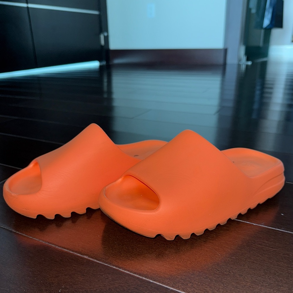 Orange Yeezy Slides US Sz. 6 worn, as pictured. No box or dust bag.